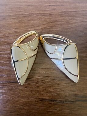 Never worn Vintage Trifari Gold-Tone Cream Enamel Geometric Clip Earrings